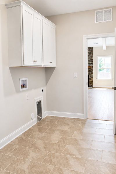 Spacious, unfurnished interior of a new home in Weybridge, Burlington (Image 37).