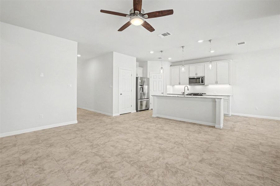 Spacious, unfurnished interior of a new home in , Kyle (Image 32).