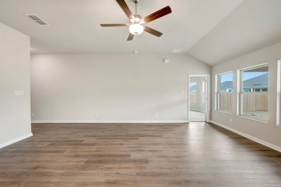 Spacious, unfurnished interior of a new home in Greenspoint Heights, Seguin (Image 23).