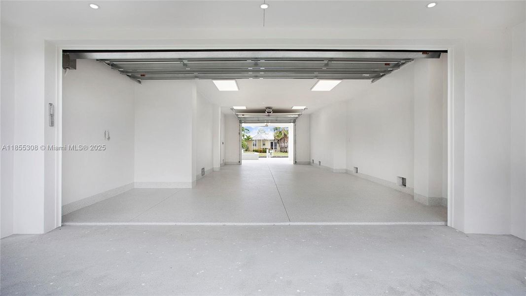Spacious, unfurnished interior of a new home in , Naples (Image 18).