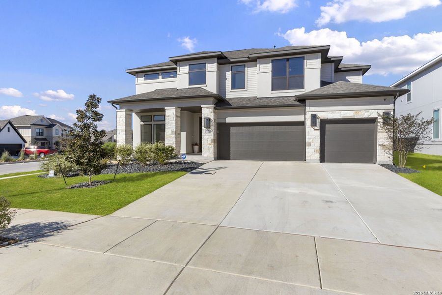 Front exterior of a new home in Esperanza, Boerne, TX, highlighting curb appeal (Image 28).