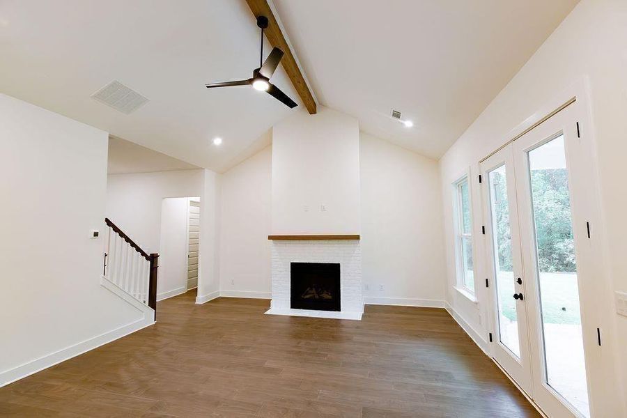 Spacious, unfurnished interior of a new home in , Gainesville (Image 40).