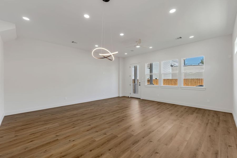 Spacious, unfurnished interior of a new home in , Houston (Image 16).