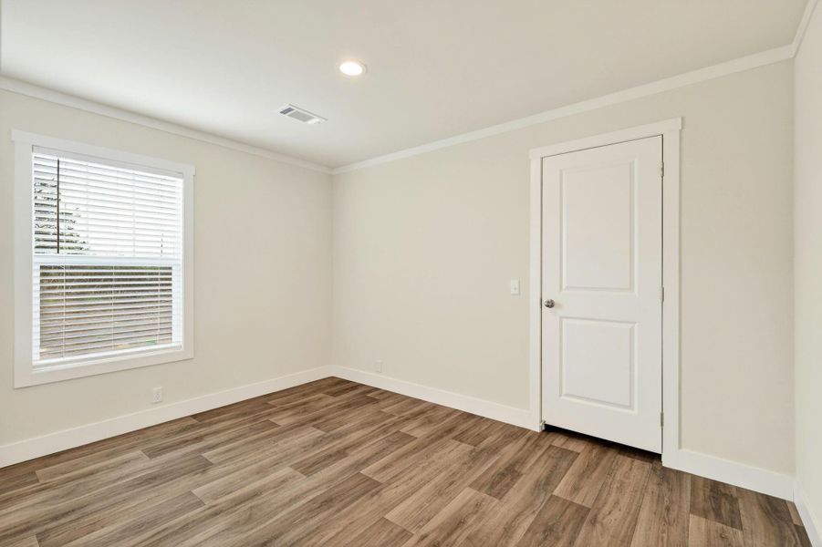 Spacious, unfurnished interior of a new home in , Brenham (Image 9).