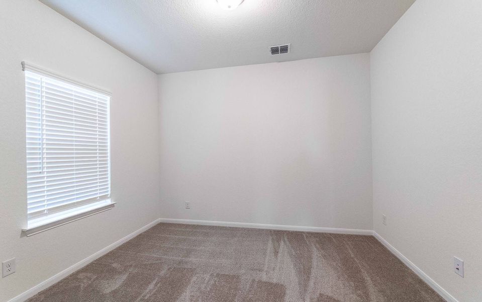 Spacious, unfurnished interior of a new home in Hannah Heights, Seguin (Image 13).