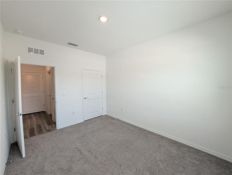 Spacious, unfurnished interior of a new home in Farm at Varrea Villas, Plant City (Image 15).