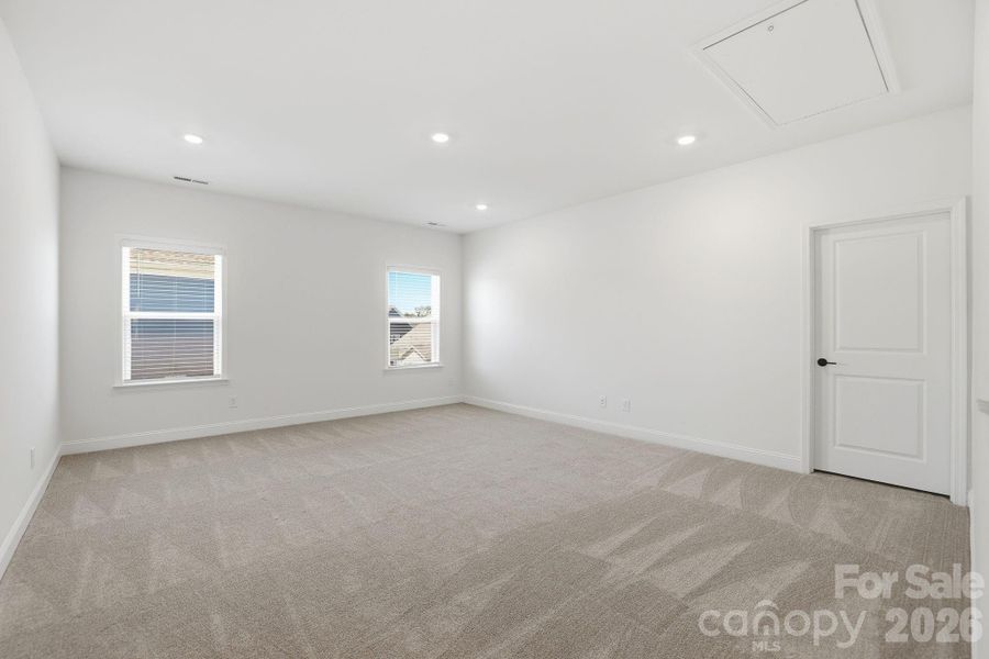 Spacious, unfurnished interior of a new home in Estates at Sugar Creek, Indian Land (Image 25).