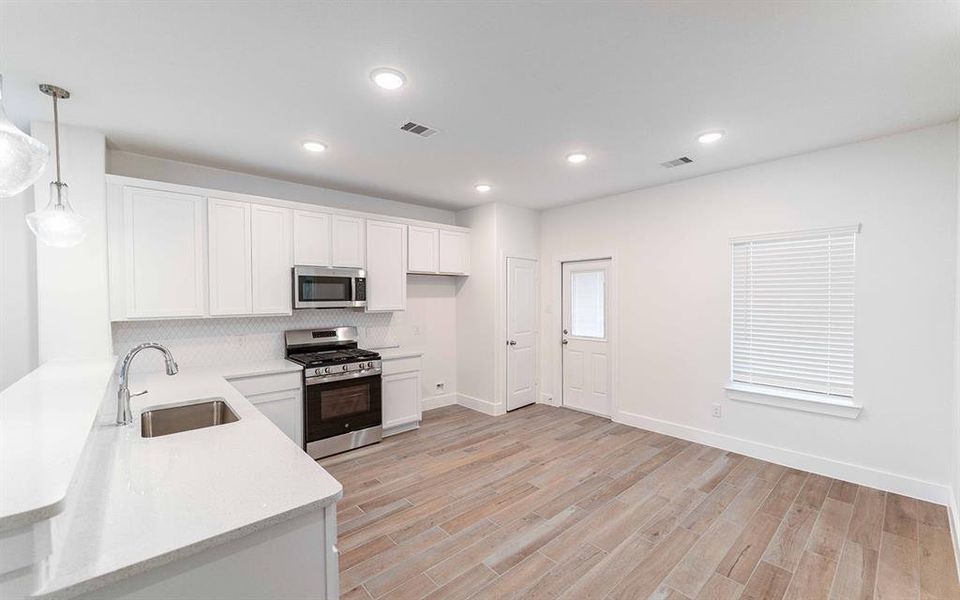 Furnished interior view inside a new home in River Ranch Meadows, Dayton (Image 3).