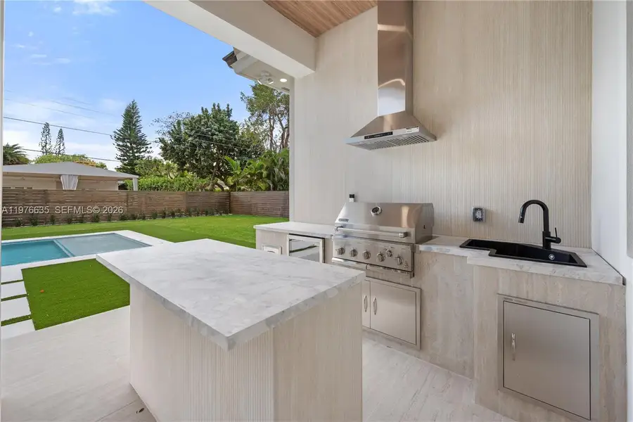 Exterior details and patio area of a home in , Miami (Image 26).