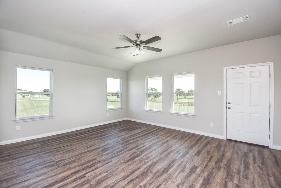 Spacious, unfurnished interior of a new home in , Palacios (Image 29).