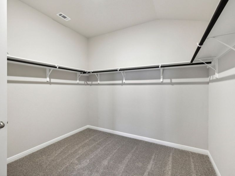 Spacious, unfurnished interior of a new home in Waterstone Crossing, Kyle (Image 12).