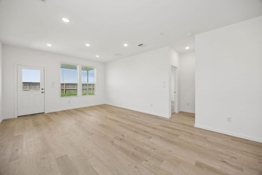 Spacious, unfurnished interior of a new home in Stokesbury, Waller (Image 21).