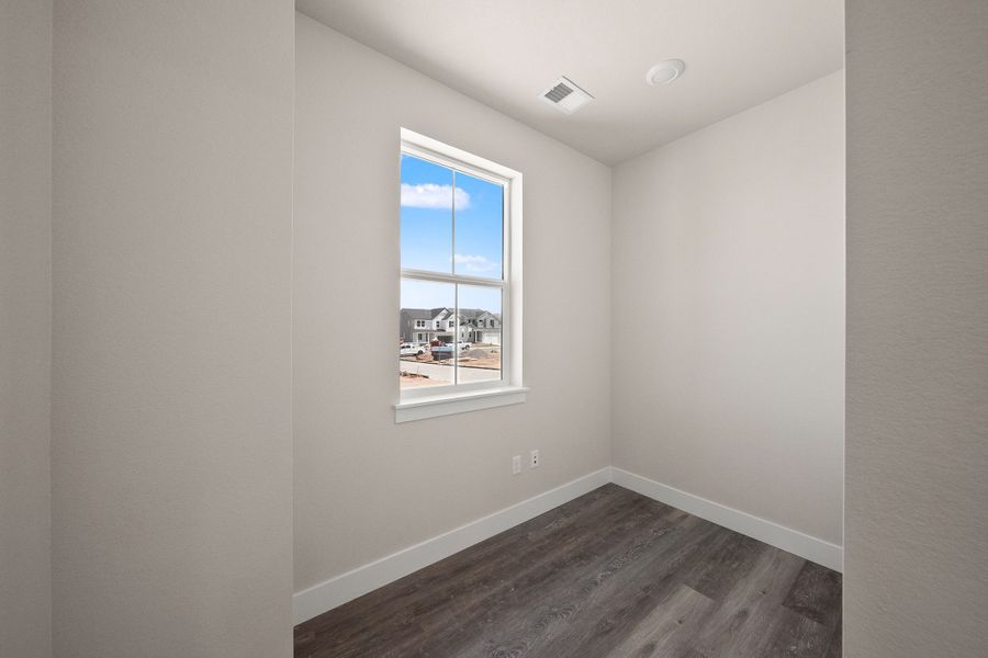 Spacious, unfurnished interior of a new home in Trumark Homes at Sterling Ranch, Littleton (Image 37).
