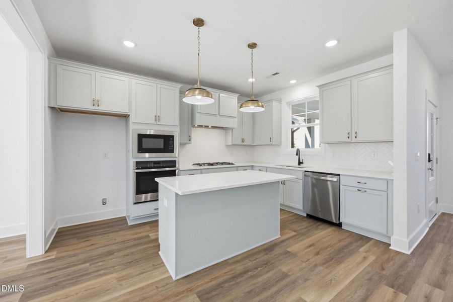 002_WFP-2874 Kitchen_2 - Medium