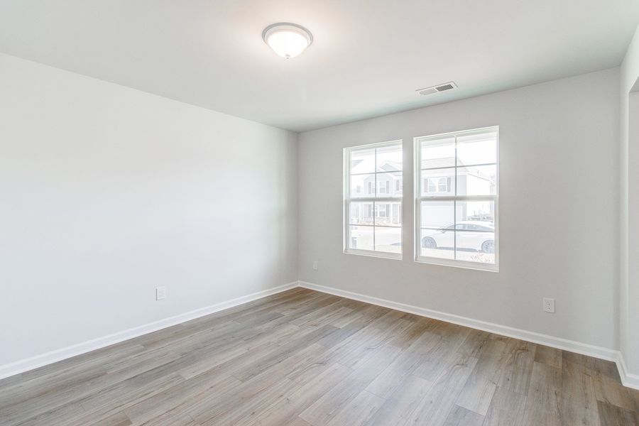Spacious, unfurnished interior of a new home in Winston Point, Gilbert (Image 16).