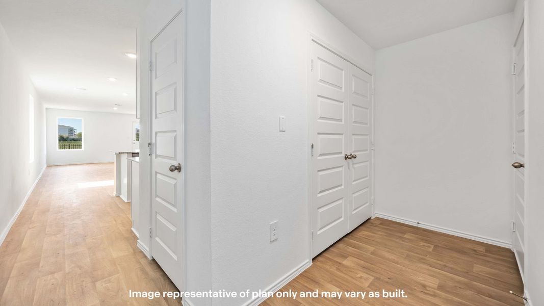 Representative unfurnished interior of a home built from the Buck by D.R. Horton in Deer Meadows, Odessa (Image 25).
