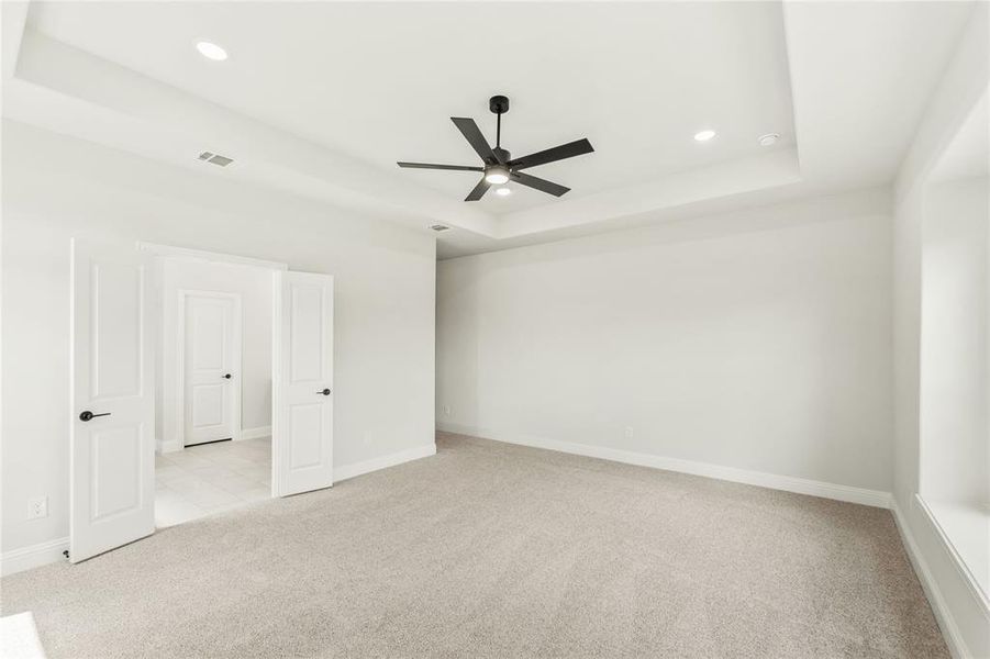 Spacious, unfurnished interior of a new home in Liberty, Melissa (Image 32).