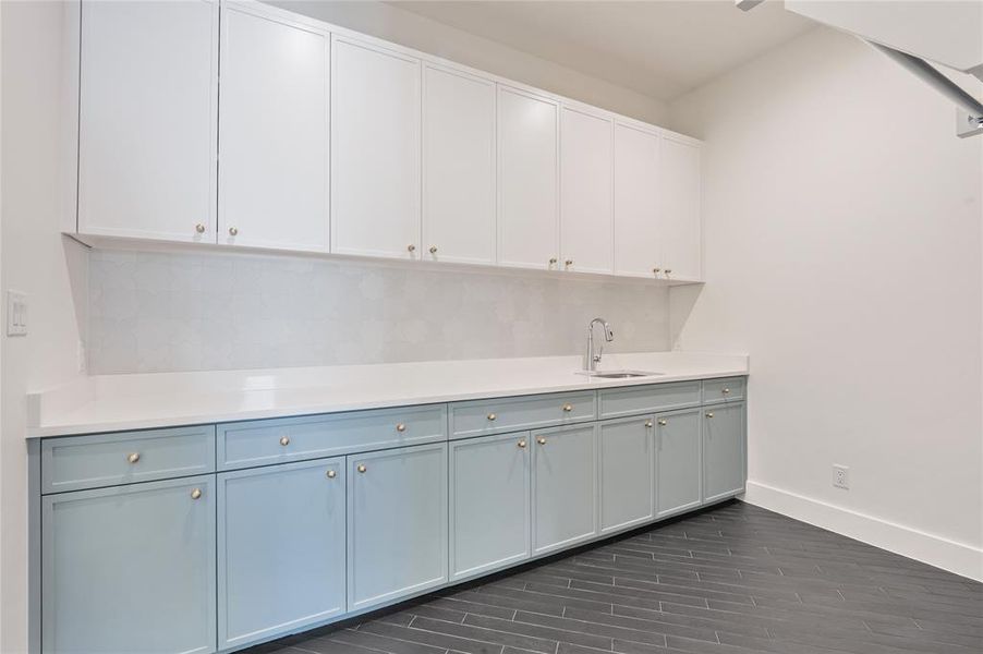 Furnished interior view inside a new home in , Dallas (Image 7).