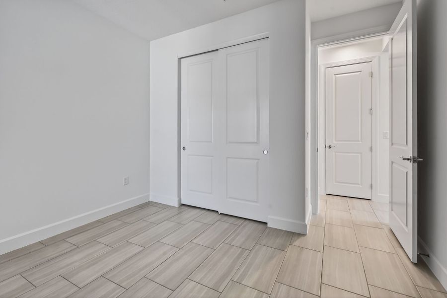 Spacious, unfurnished interior of a new home in Costa Pointe, Vero Beach (Image 43).