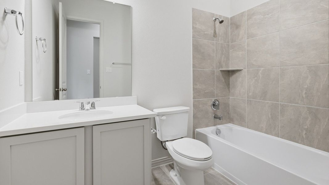 Furnished interior view inside a new home in Thompson Farms, Van Alstyne (Image 9).
