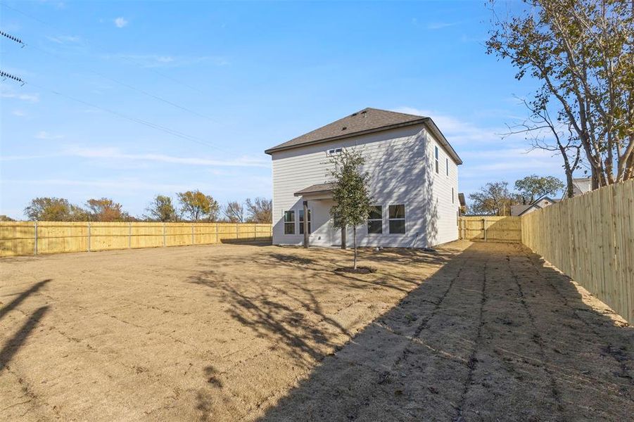 Exterior details and patio area of a home in , Dallas (Image 3).