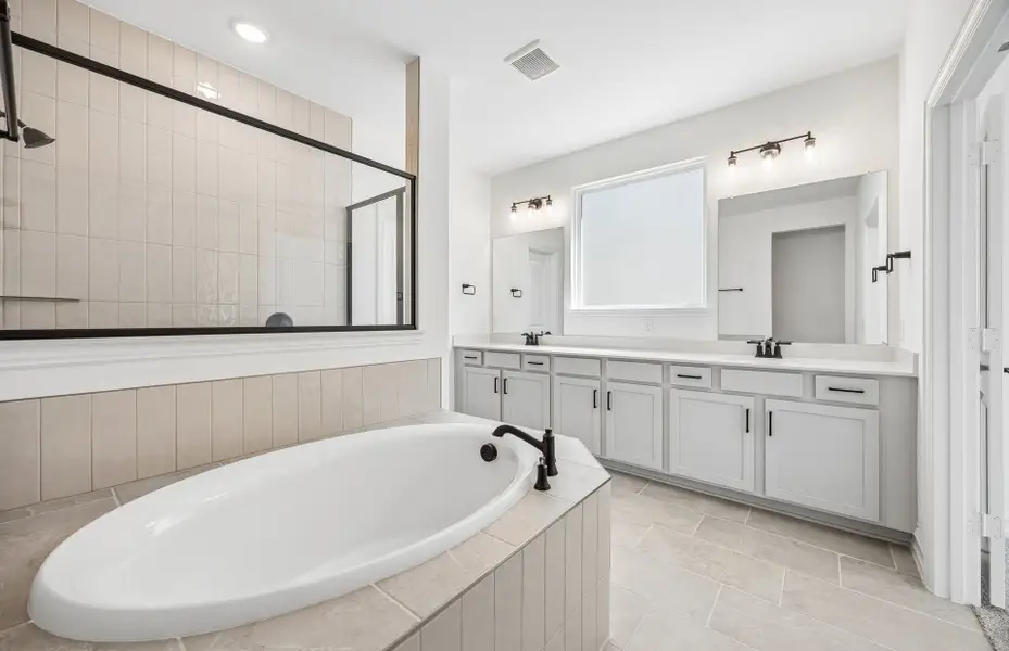 Furnished interior view inside a new home in Highland Lakes, McKinney (Image 5).