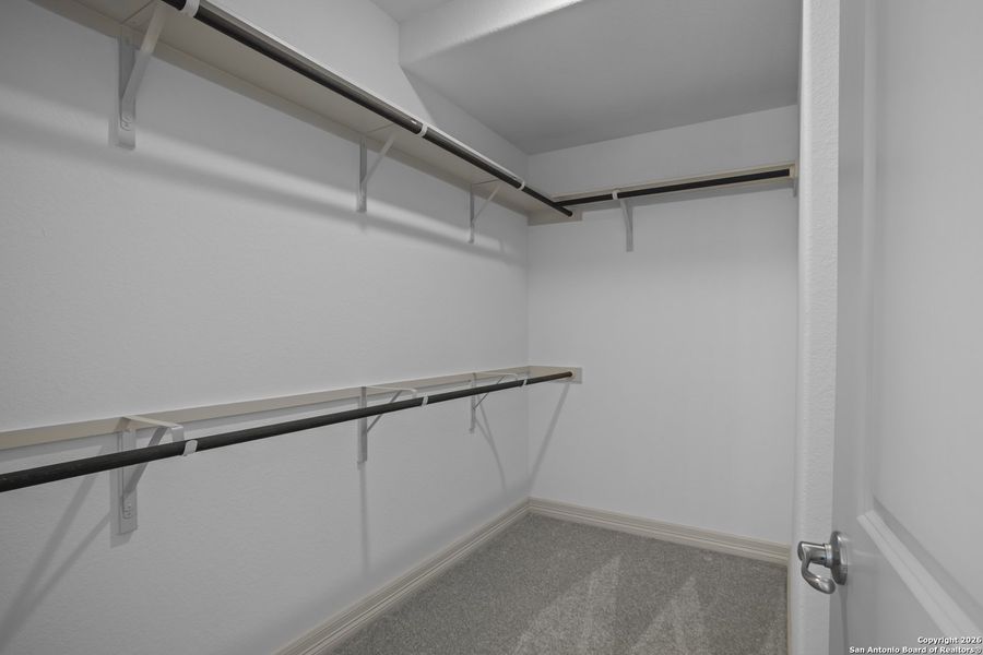 Spacious, unfurnished interior of a new home in Highland Estates, San Antonio (Image 17).