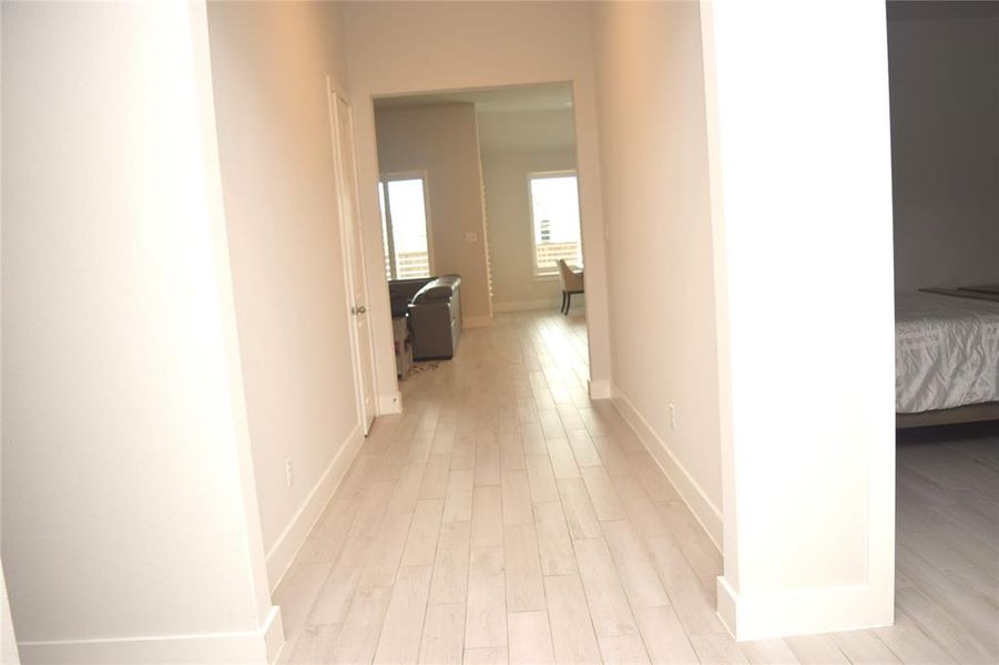 Spacious, unfurnished interior of a new home in , Hickory Creek (Image 22).