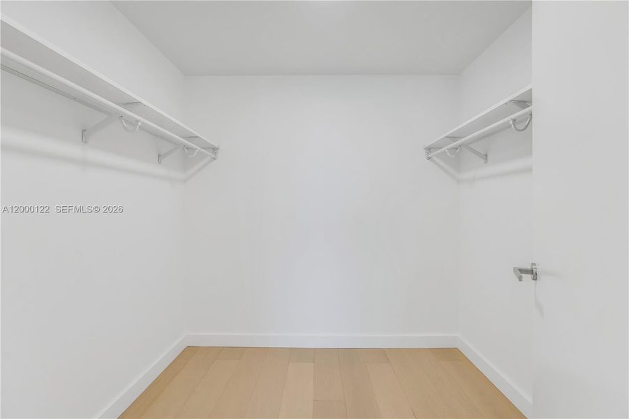 Spacious, unfurnished interior of a new home in , Miami Beach (Image 24).