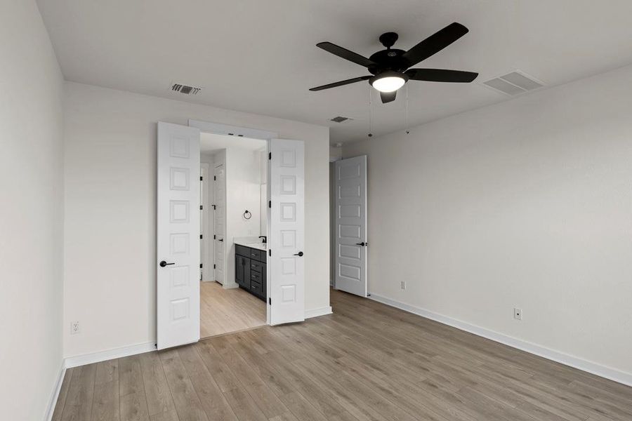 Spacious, unfurnished interior of a new home in Lariat, Liberty Hill (Image 21).