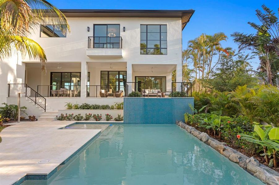 Exterior details and patio area of a home in , St. Petersburg (Image 3).