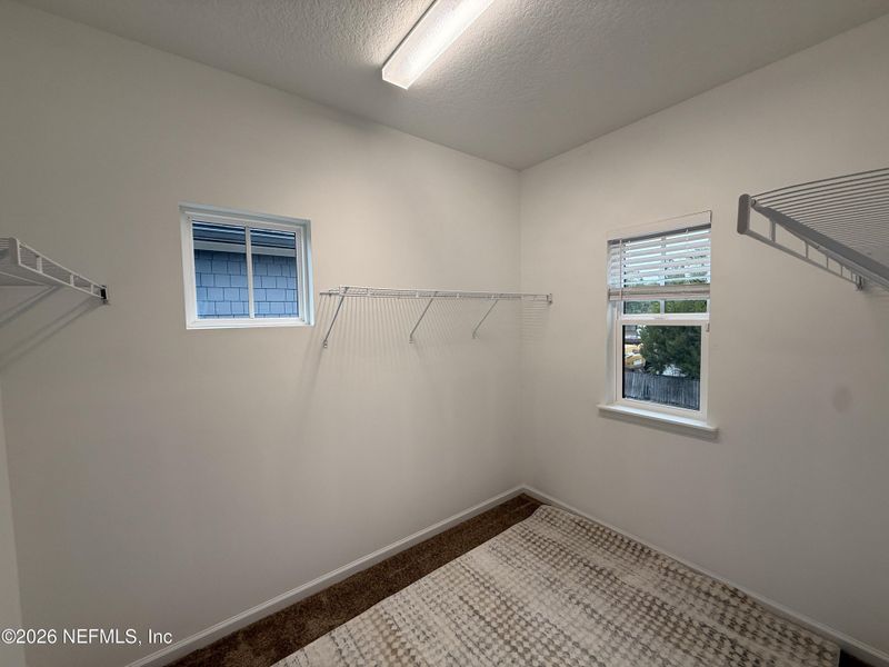 Spacious, unfurnished interior of a new home in , Jacksonville (Image 17).