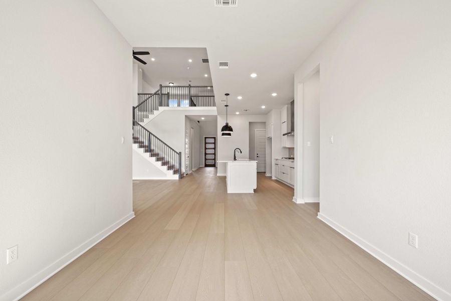 Spacious, unfurnished interior of a new home in Wolf Ranch, Georgetown (Image 24).