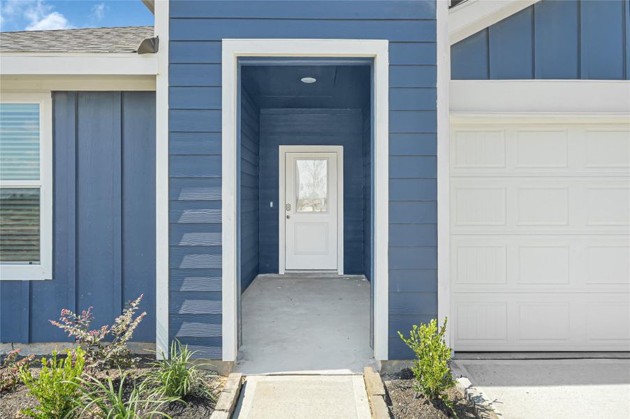 Exterior details and patio area of a home in Holly Ridge, Rosenberg (Image 3).