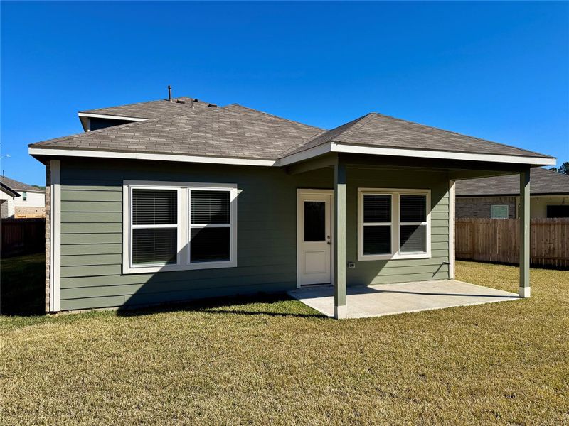 Covered backyard patio with built-in gas connection, ideal for outdoor cooking and entertaining. Covered backyard patio with built-in gas connection, ideal for outdoor cooking and entertaining.