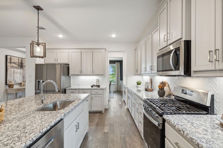 Kitchen | Concept 3106 at Redden Farms - Classic Series in Midlothian, TX by Landsea Homes