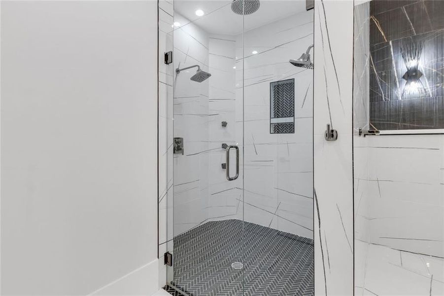 Image 98 of a home in .