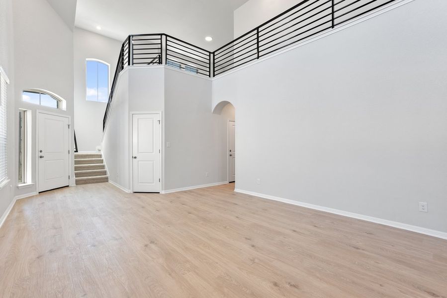 Spacious, unfurnished interior of a new home in Crosswinds, Kyle (Image 19).