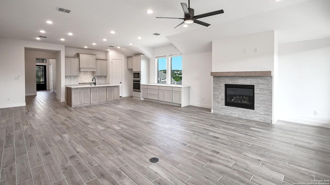 Spacious, unfurnished interior of a new home in Johnson Ranch 55', Bulverde (Image 22). Spacious, unfurnished interior of a new home in Johnson Ranch 55', Bulverde (Image 22).