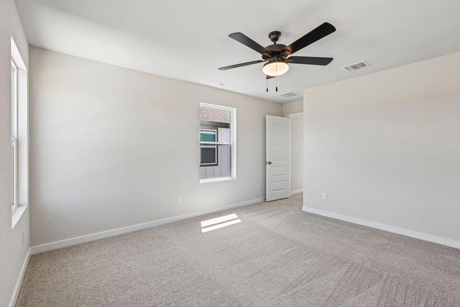 Spacious, unfurnished interior of a new home in Avery Centre, Round Rock (Image 29).