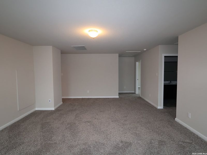 Spacious, unfurnished interior of a new home in Agave, San Antonio (Image 24).