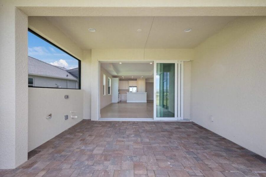 Exterior details and patio area of a home in Reflection Villas at Watercolor Place, Bradenton (Image 16).