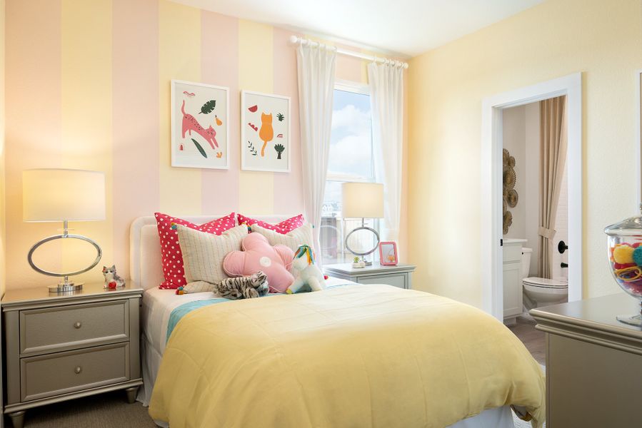 Representative furnished interior of a home built from the Upton by Scott Felder Homes in Crown Ridge Manor, San Antonio (Image 15).