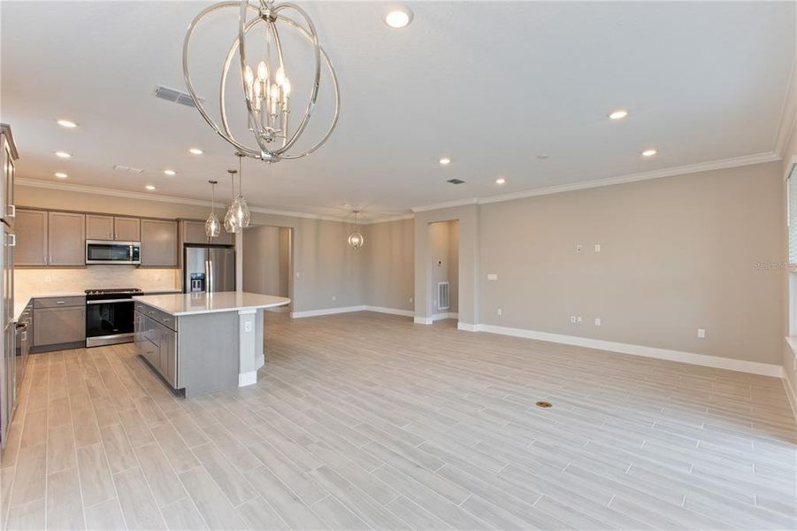 Spacious, unfurnished interior of a new home in Ocala Preserve, Ocala (Image 15).