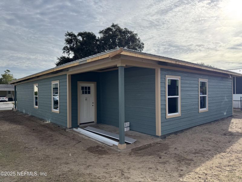Exterior details and patio area of a home in , Satsuma (Image 5).