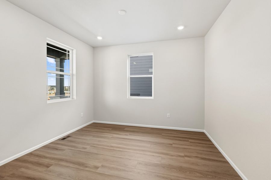 Spacious, unfurnished interior of a new home in Talon Pointe, Thornton (Image 14).