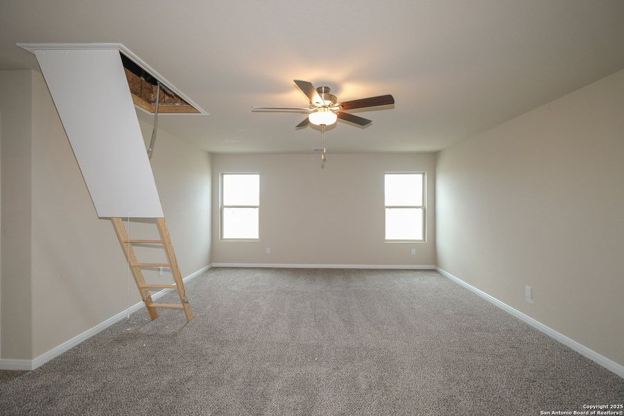Spacious, unfurnished interior of a new home in Hunters Ranch, San Antonio (Image 30).