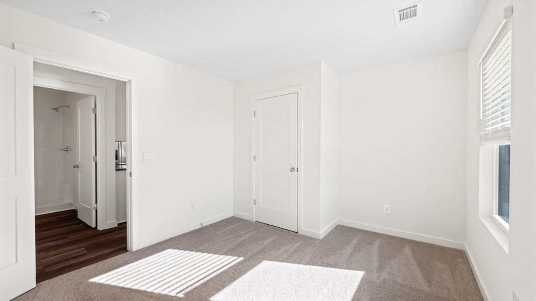 Spacious, unfurnished interior of a new home in Evergreen Landing, Rossville (Image 16).