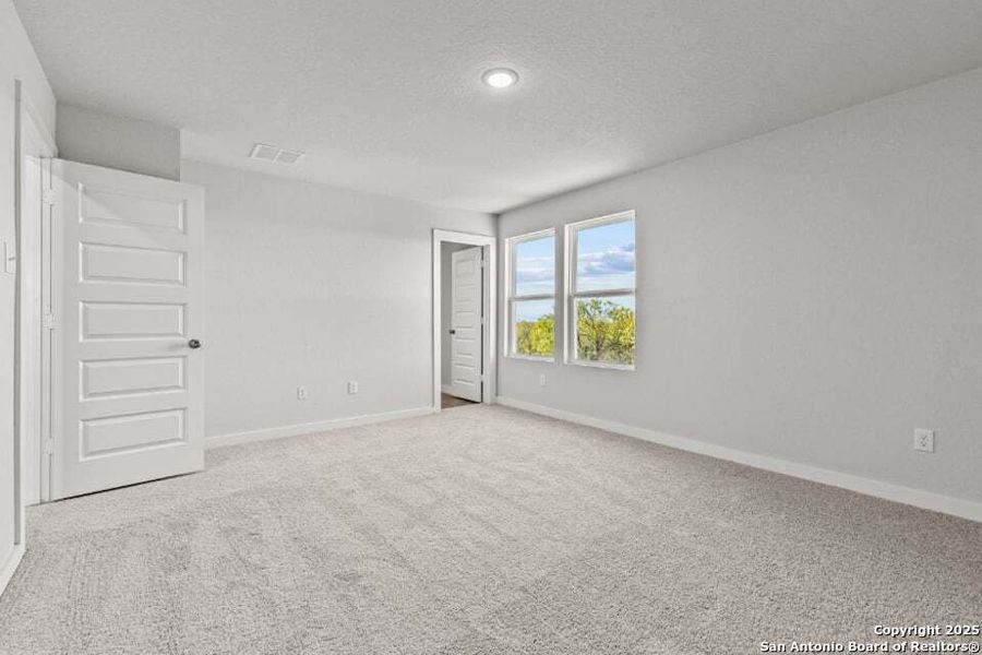 Spacious, unfurnished interior of a new home in Spring Creek, San Antonio (Image 13). Spacious, unfurnished interior of a new home in Spring Creek, San Antonio (Image 13).