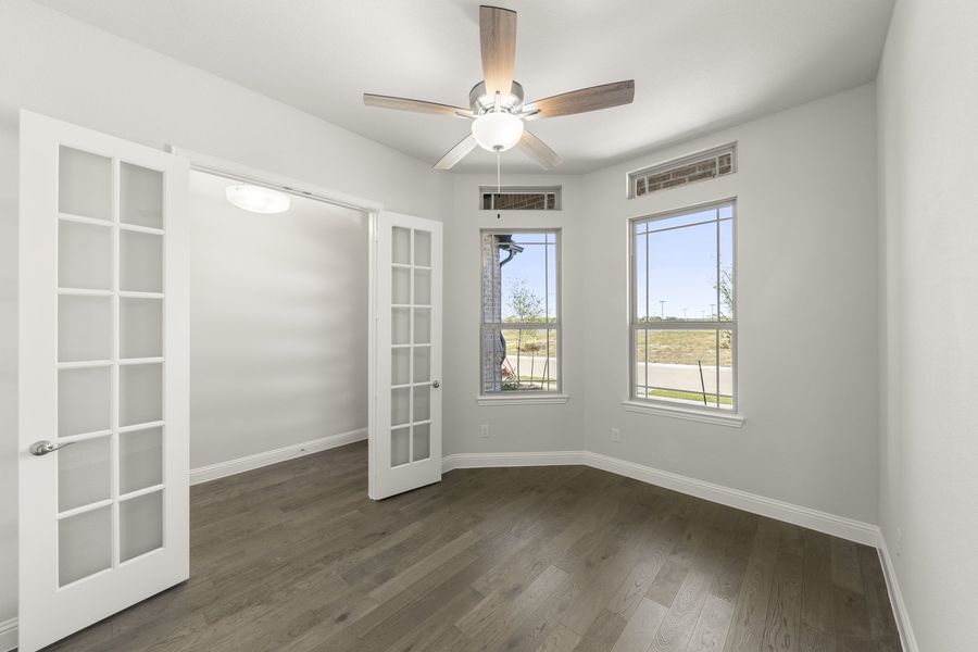 Spacious, unfurnished interior of a new home in River Ranch, Van Alstyne (Image 14).
